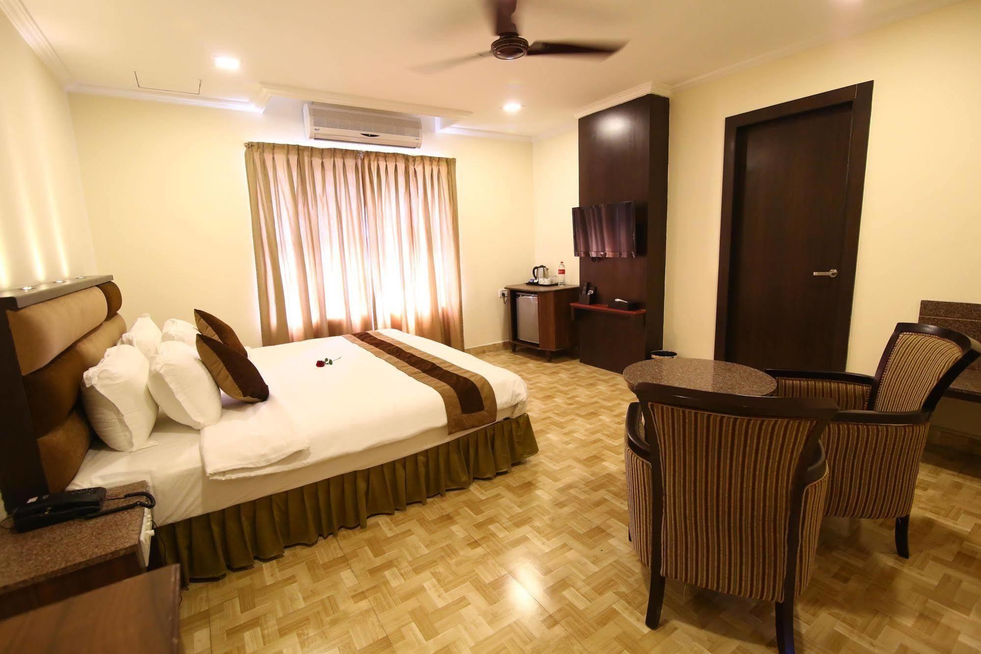 Kelambākkam Hotel Southern Residency מראה חיצוני תמונה